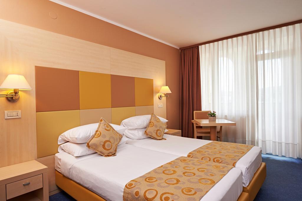 Hotel Delfin Izola Exterior photo