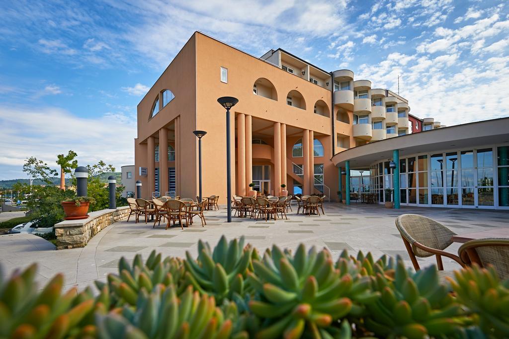 Hotel Delfin Izola Exterior photo